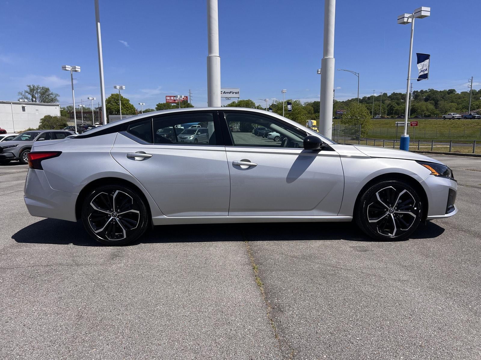 2025 Nissan Altima SR