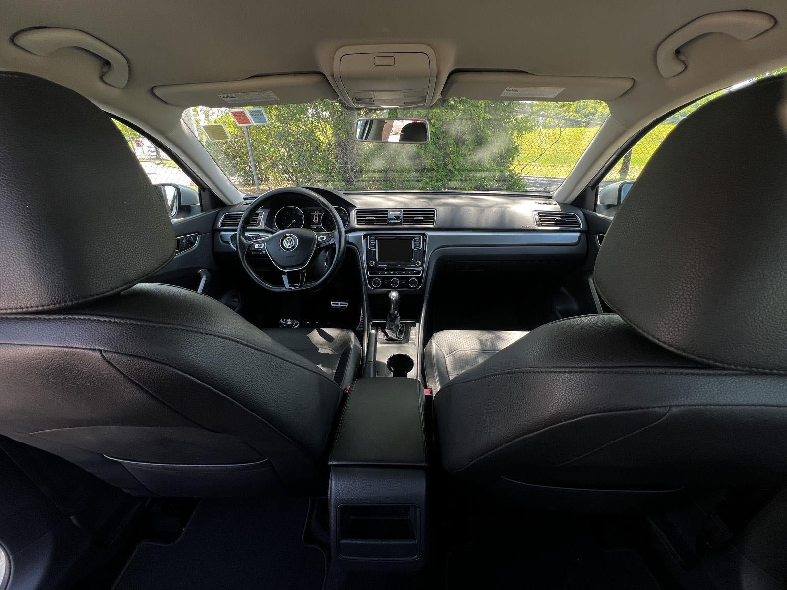2018 Volkswagen Passat R-Line