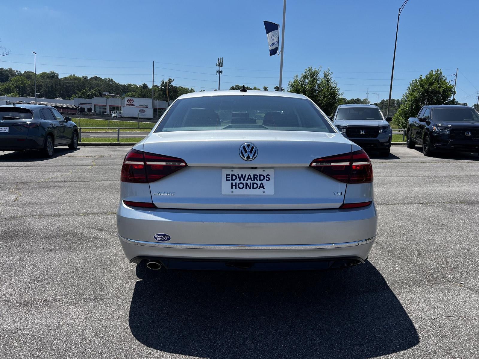 2018 Volkswagen Passat R-Line