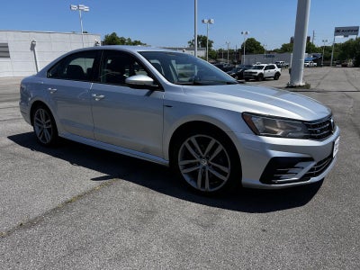 2018 Volkswagen Passat R-Line