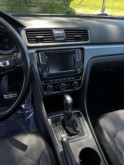 2018 Volkswagen Passat R-Line