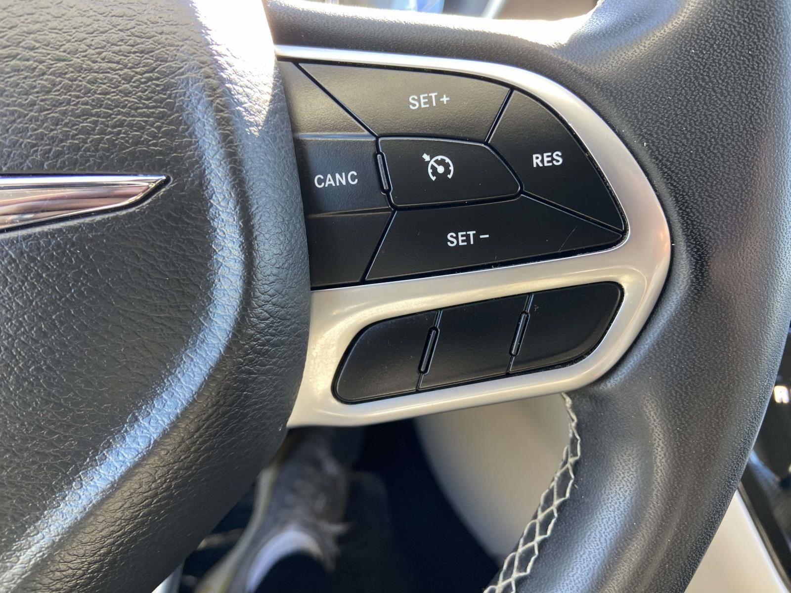 2022 Chrysler Voyager LX