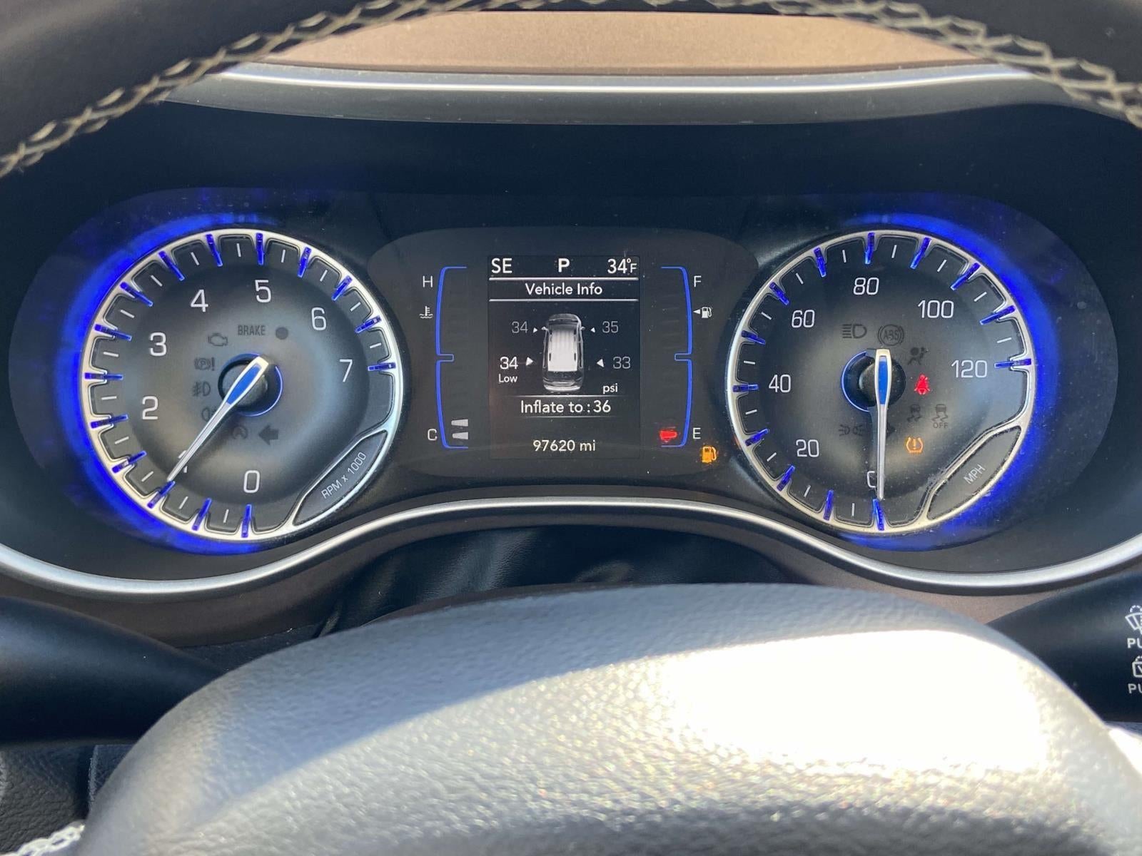 2022 Chrysler Voyager LX