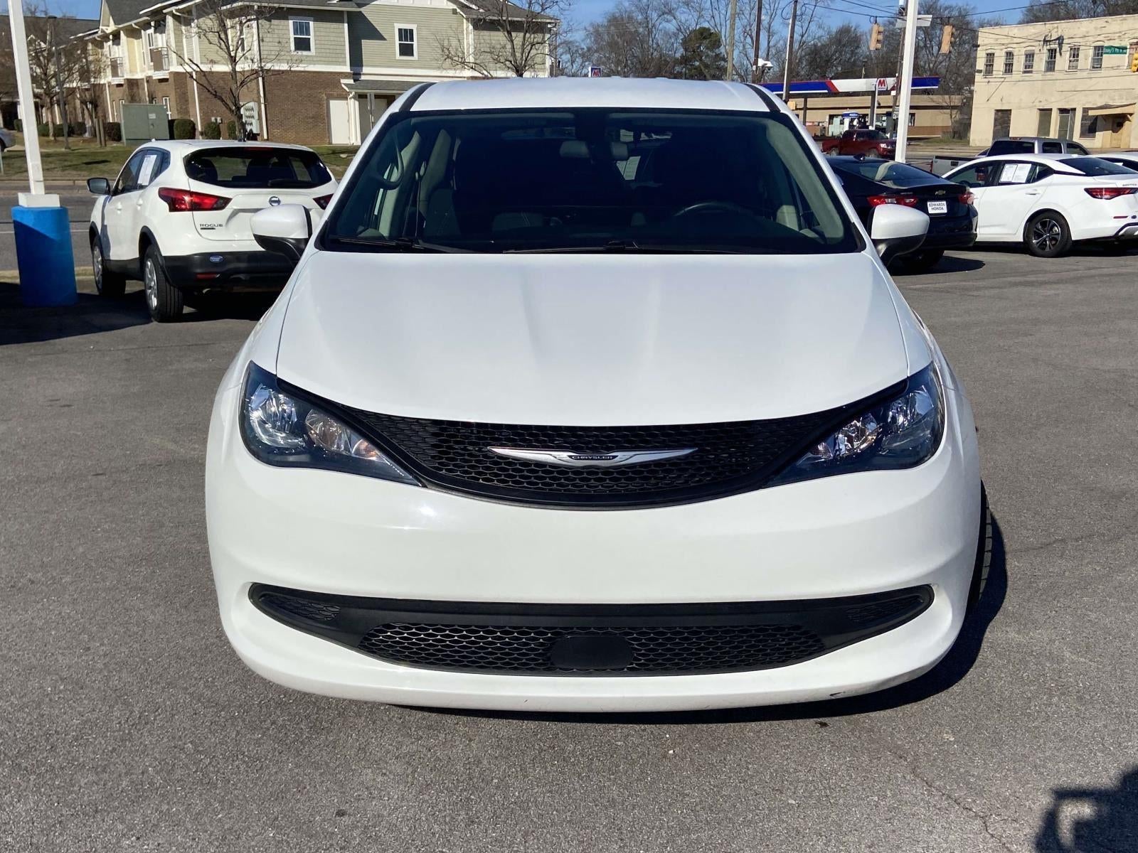 2022 Chrysler Voyager LX