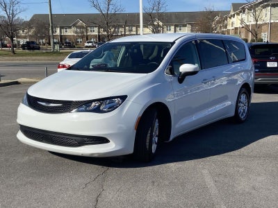 2022 Chrysler Voyager LX