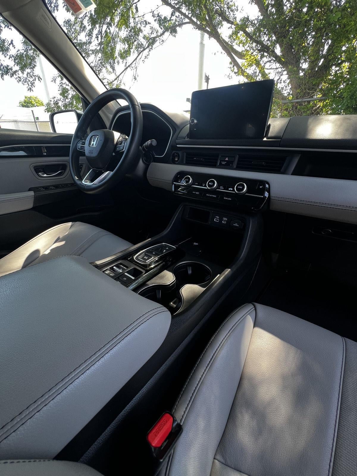 2023 Honda Pilot EX-L 8 Passenger