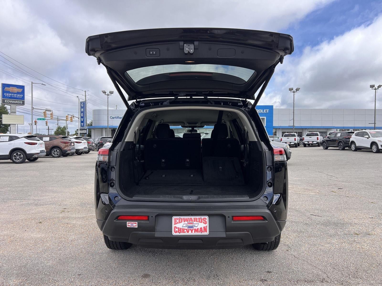 2025 Nissan Pathfinder SV