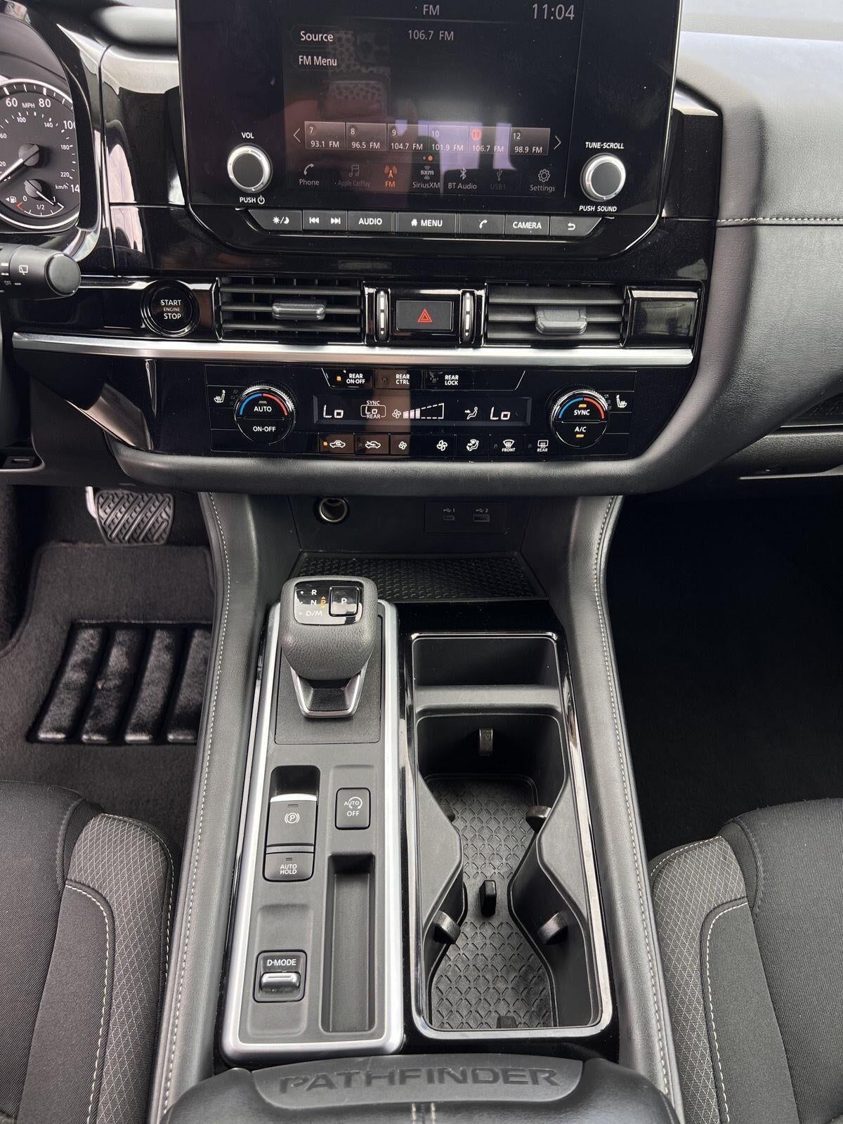 2025 Nissan Pathfinder SV