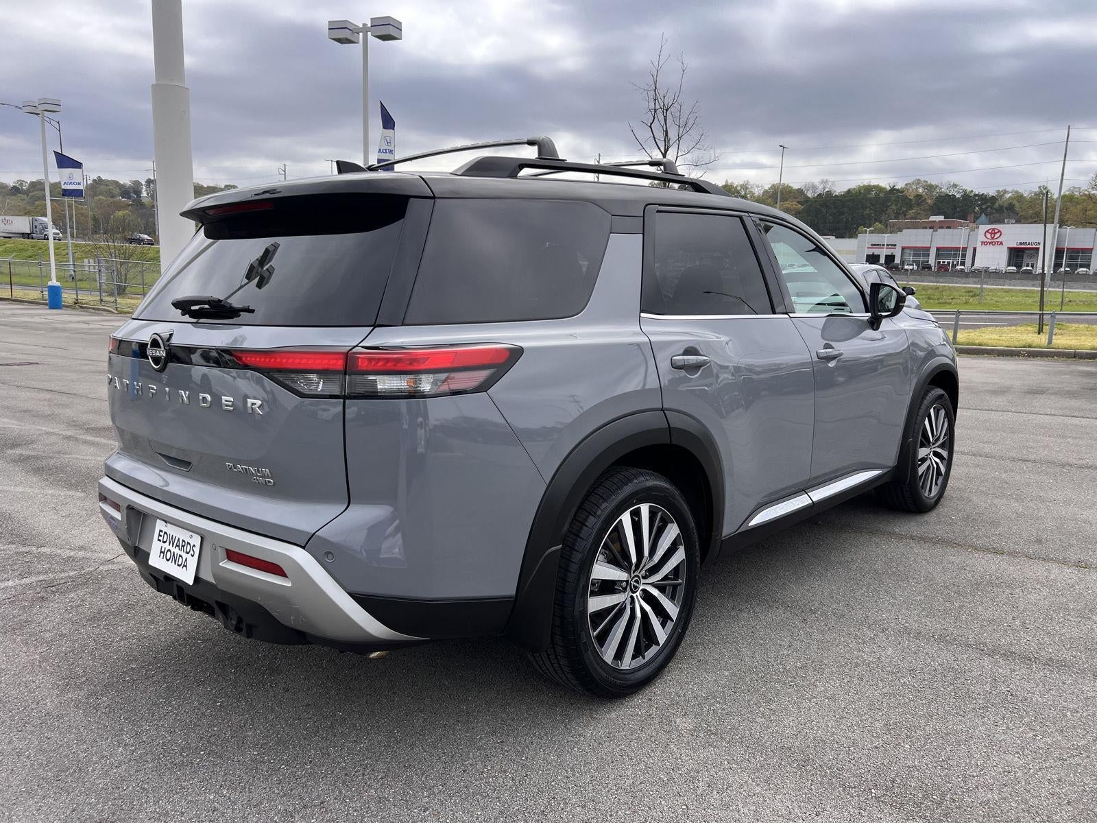 2022 Nissan Pathfinder Platinum