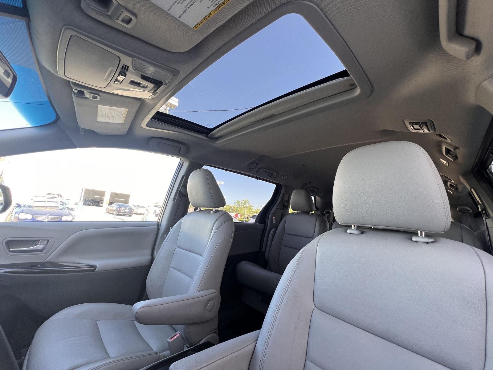 2017 Toyota Sienna XLE