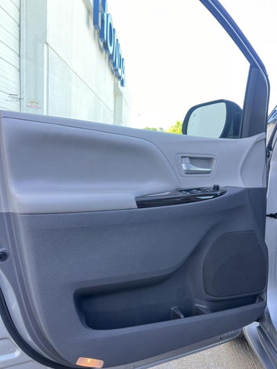 2017 Toyota Sienna XLE