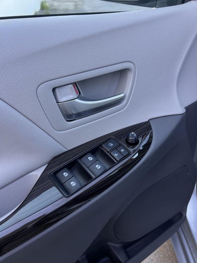 2017 Toyota Sienna XLE