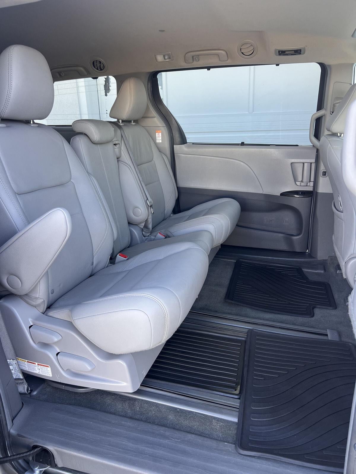 2017 Toyota Sienna XLE
