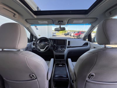 2017 Toyota Sienna XLE