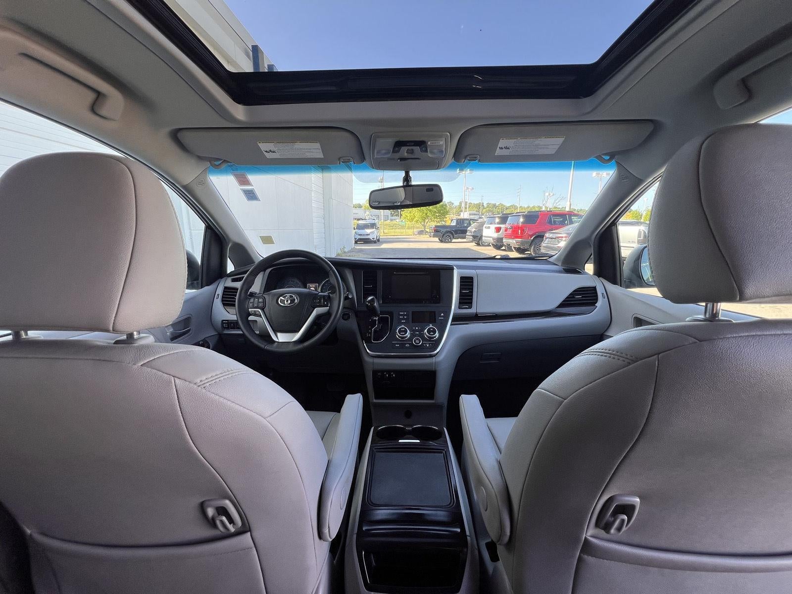 2017 Toyota Sienna XLE