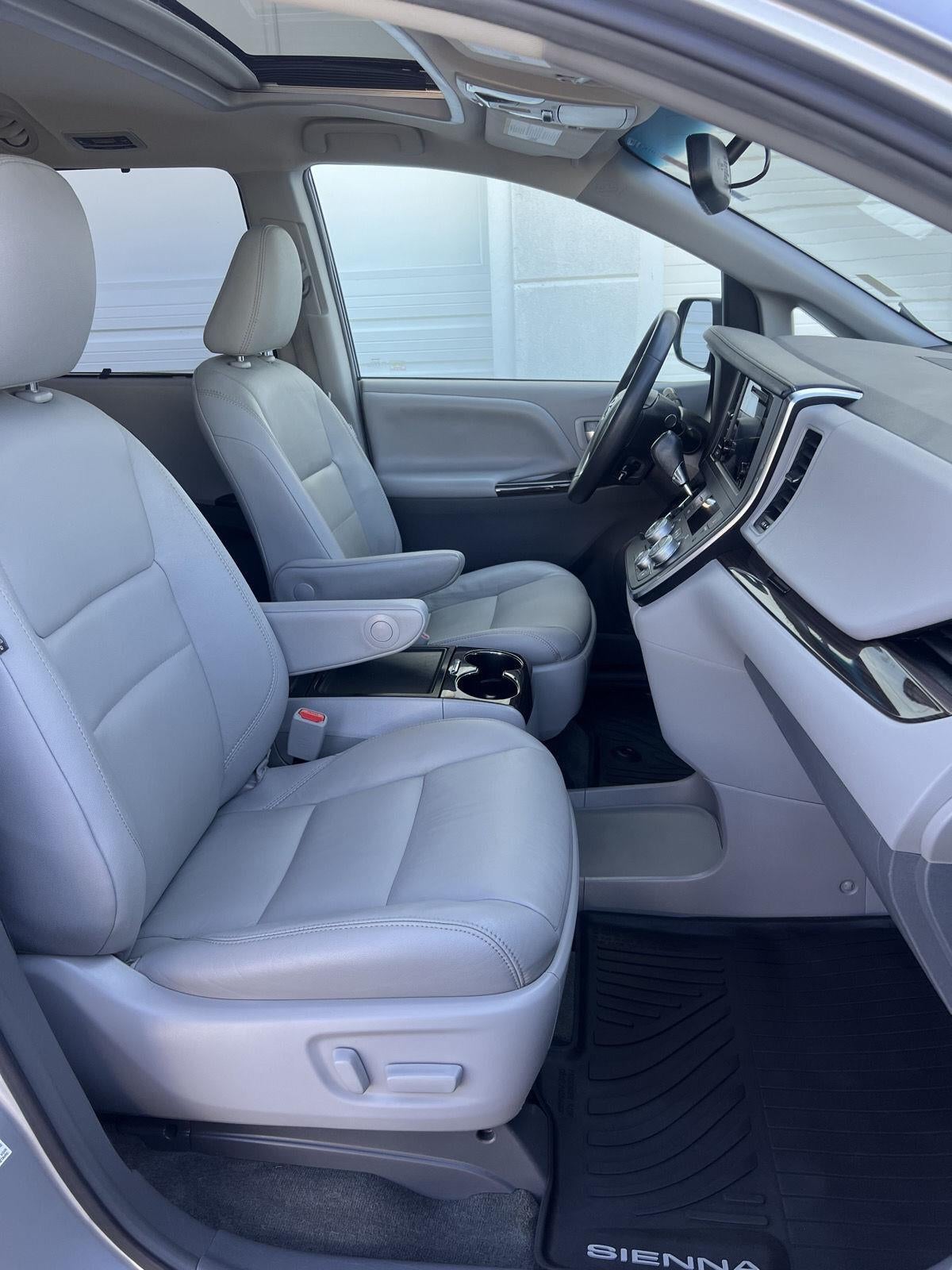 2017 Toyota Sienna XLE