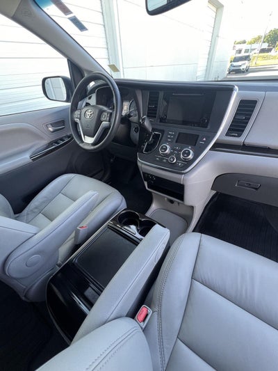 2017 Toyota Sienna XLE