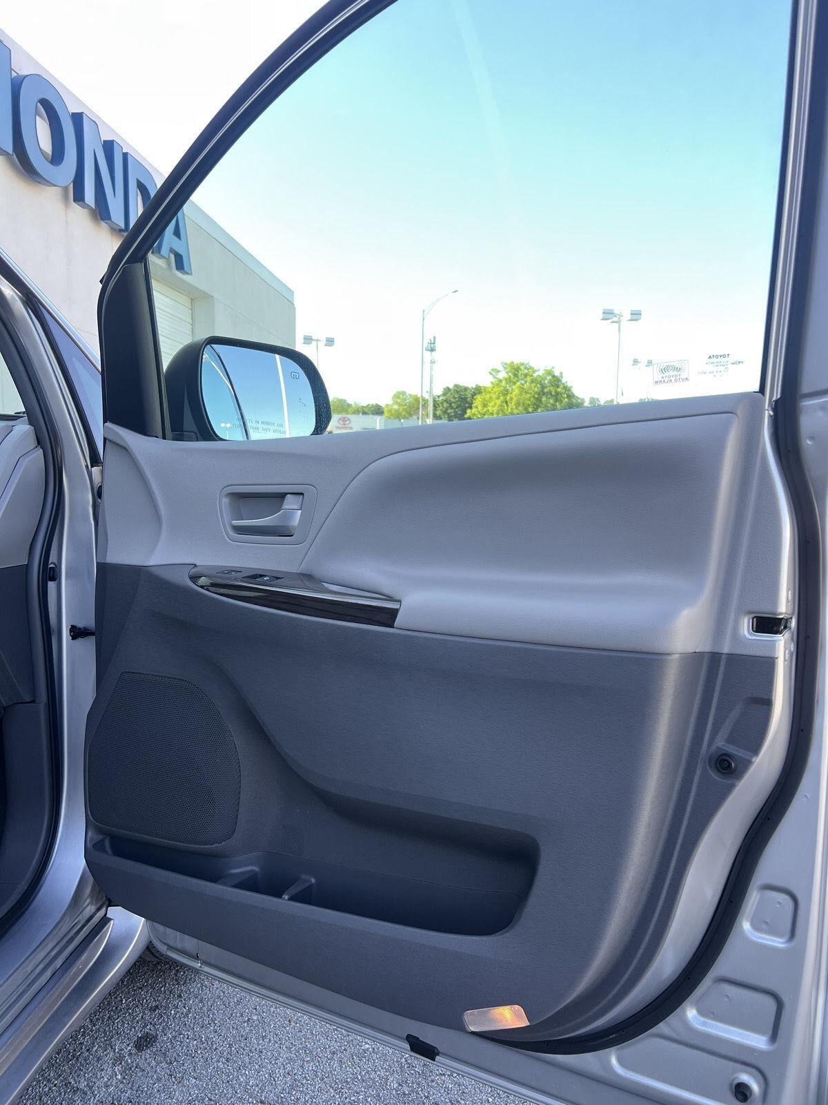 2017 Toyota Sienna XLE