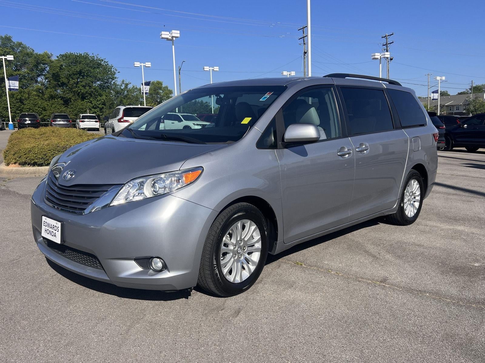 2017 Toyota Sienna XLE