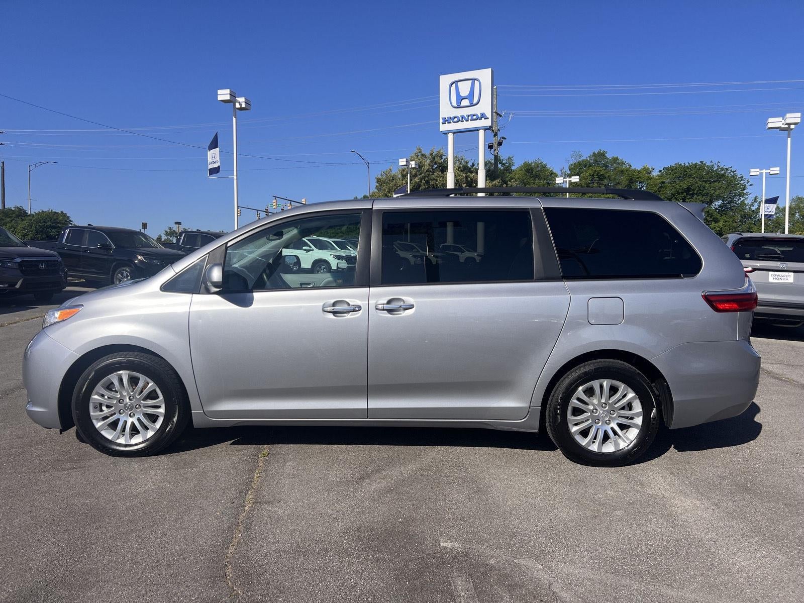 2017 Toyota Sienna XLE