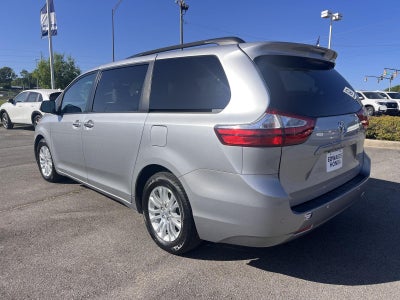 2017 Toyota Sienna XLE