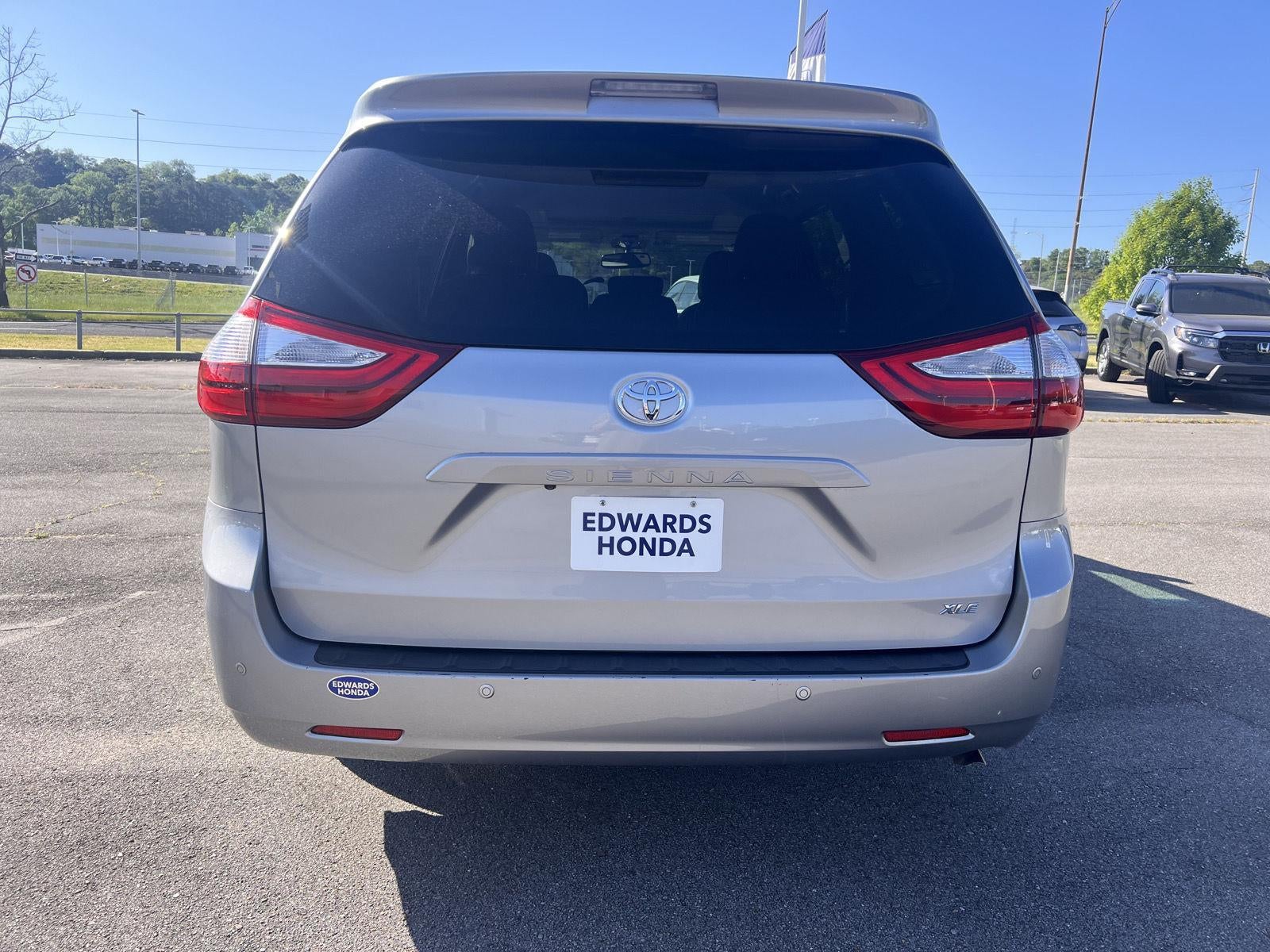 2017 Toyota Sienna XLE