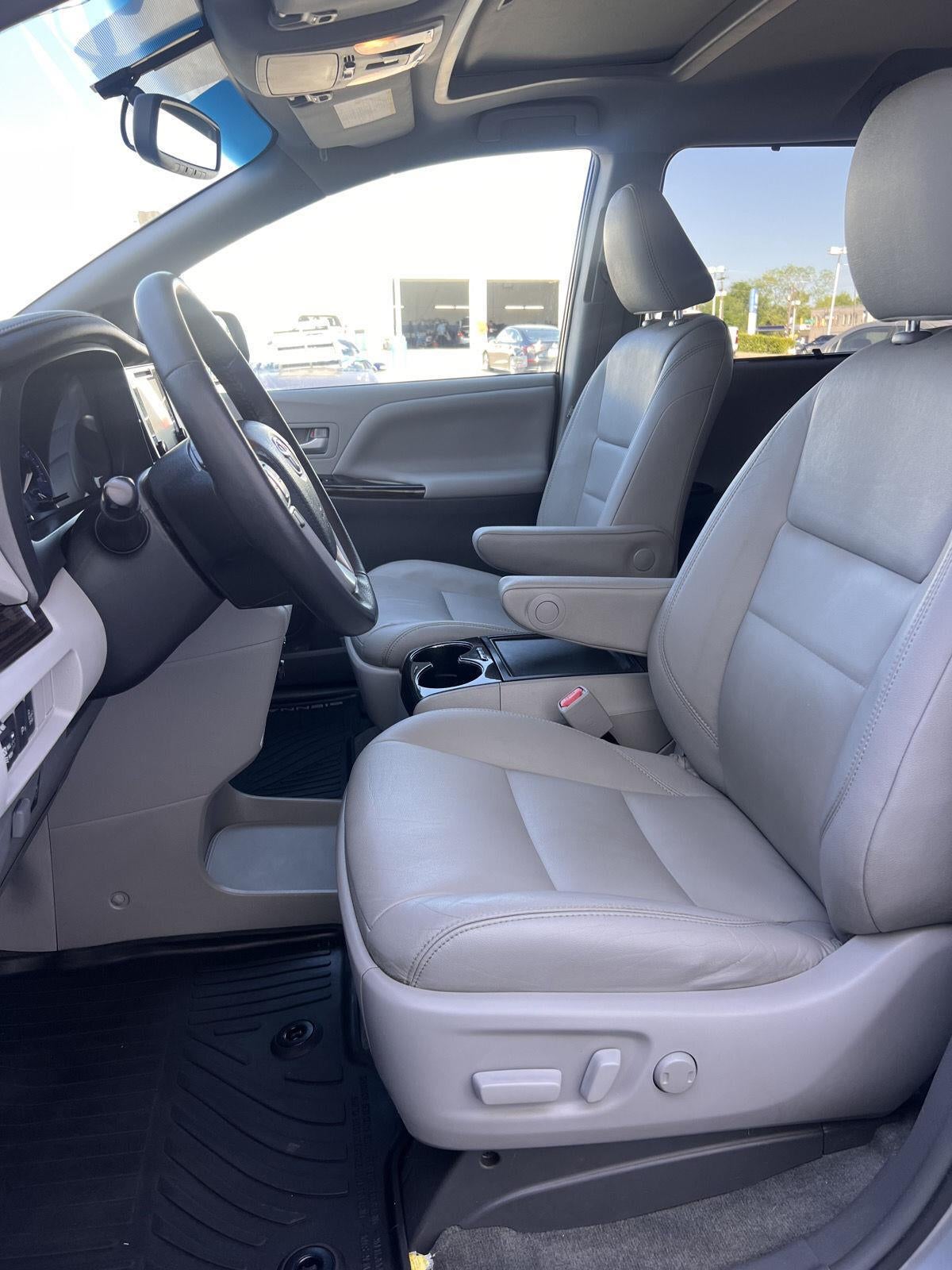 2017 Toyota Sienna XLE