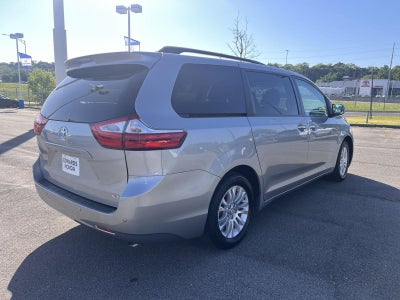 2017 Toyota Sienna XLE