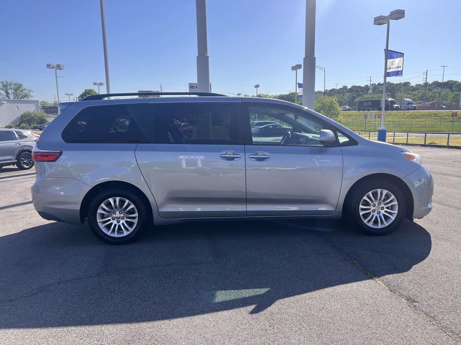 2017 Toyota Sienna XLE