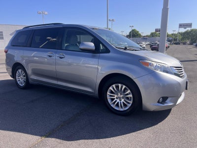 2017 Toyota Sienna XLE