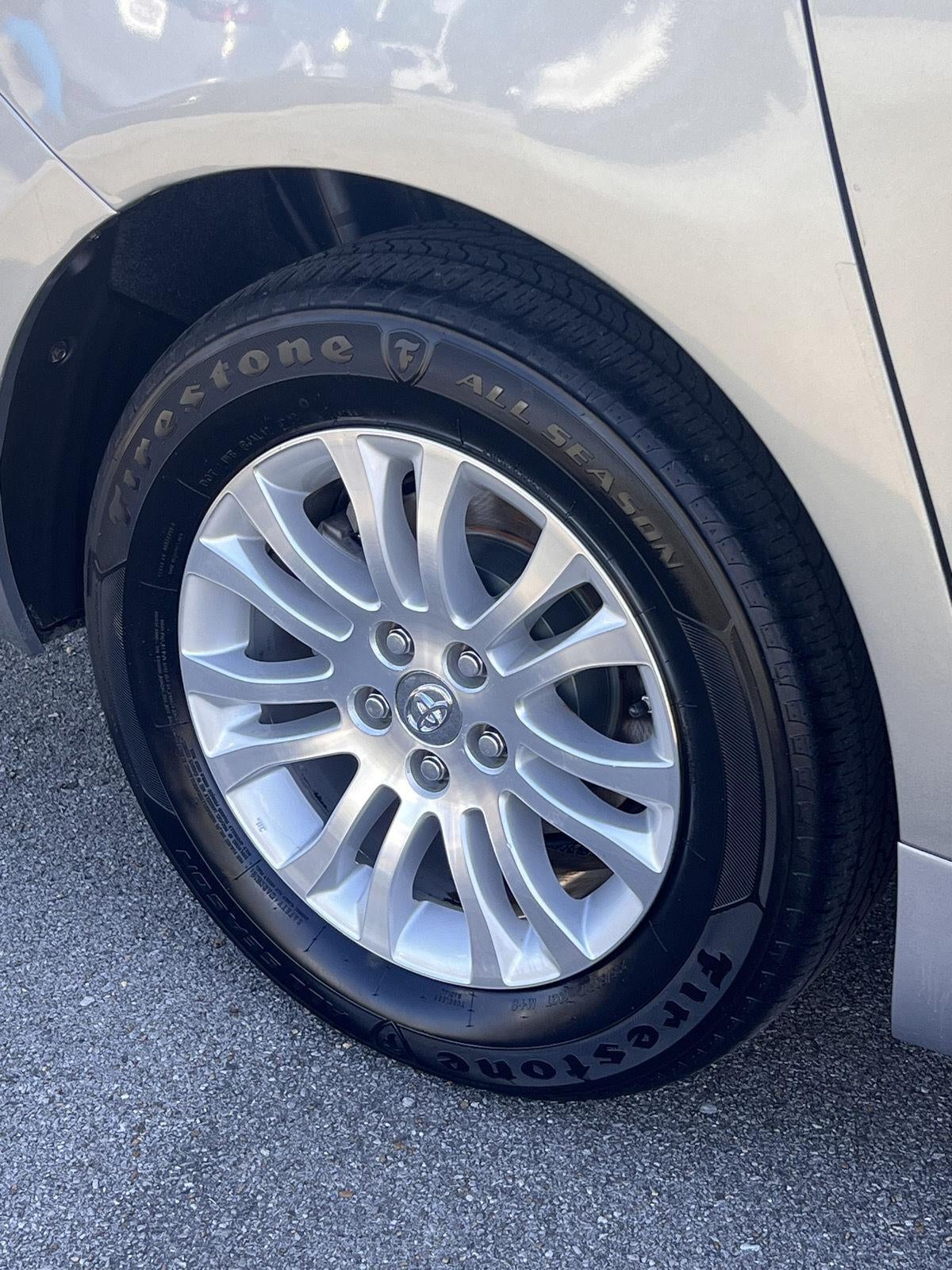 2017 Toyota Sienna XLE