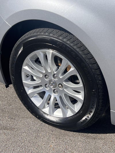 2017 Toyota Sienna XLE