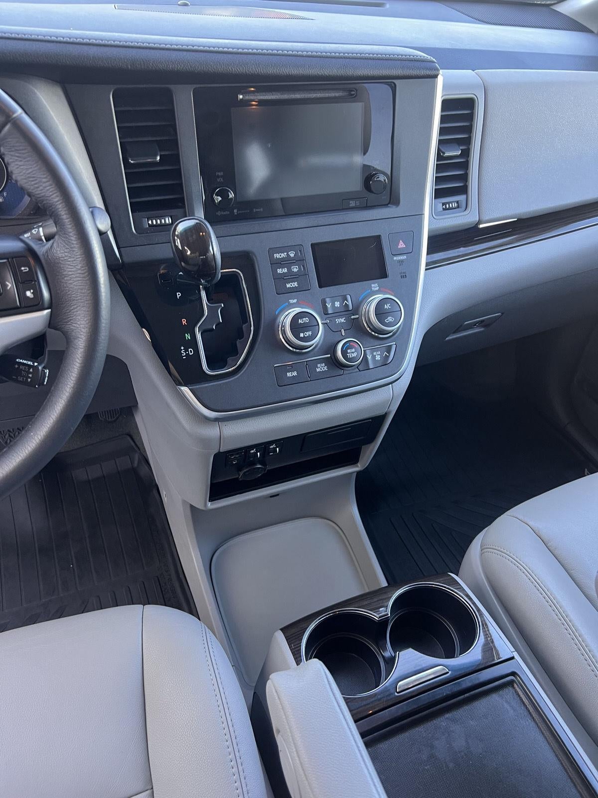 2017 Toyota Sienna XLE
