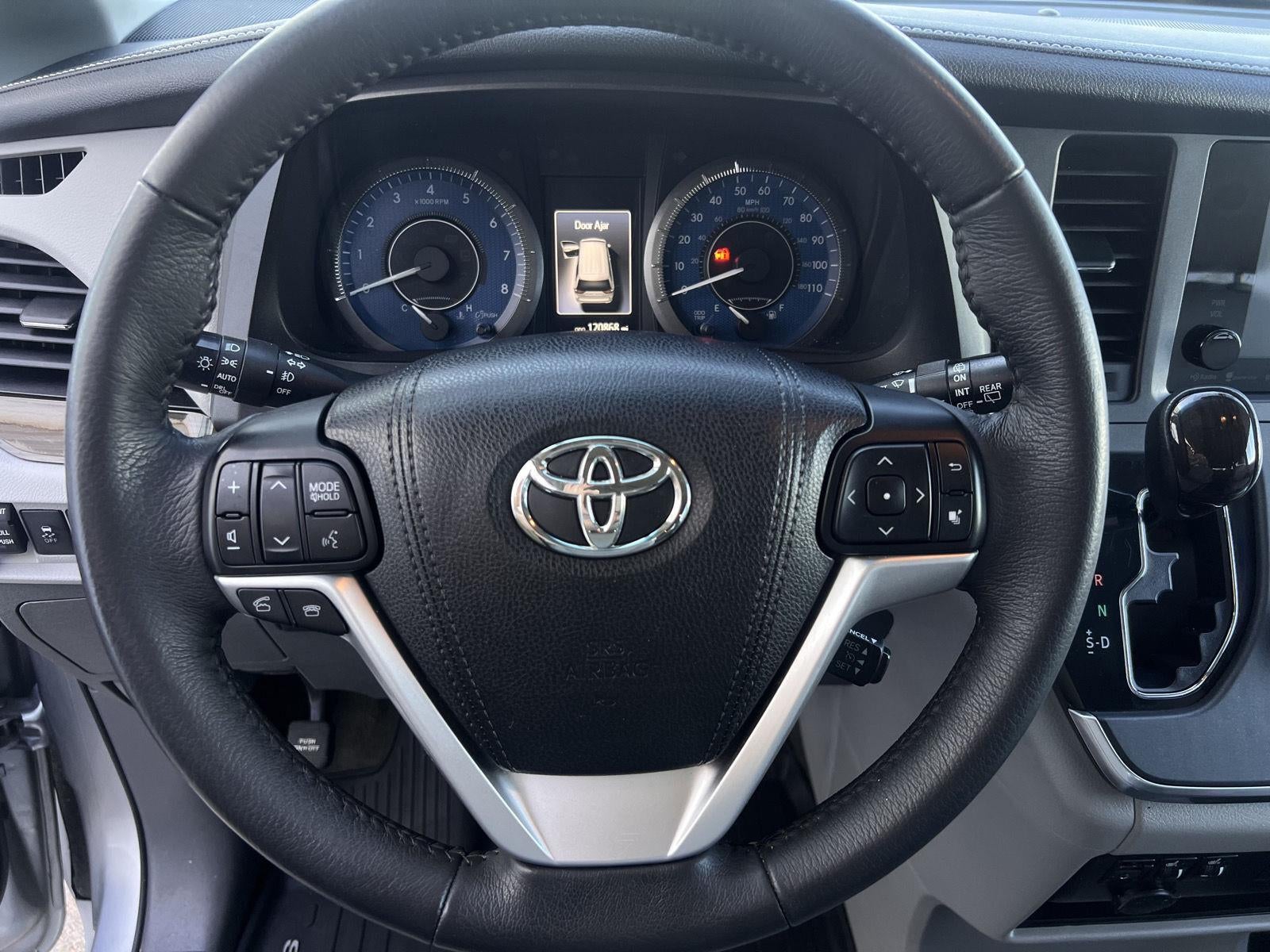 2017 Toyota Sienna XLE