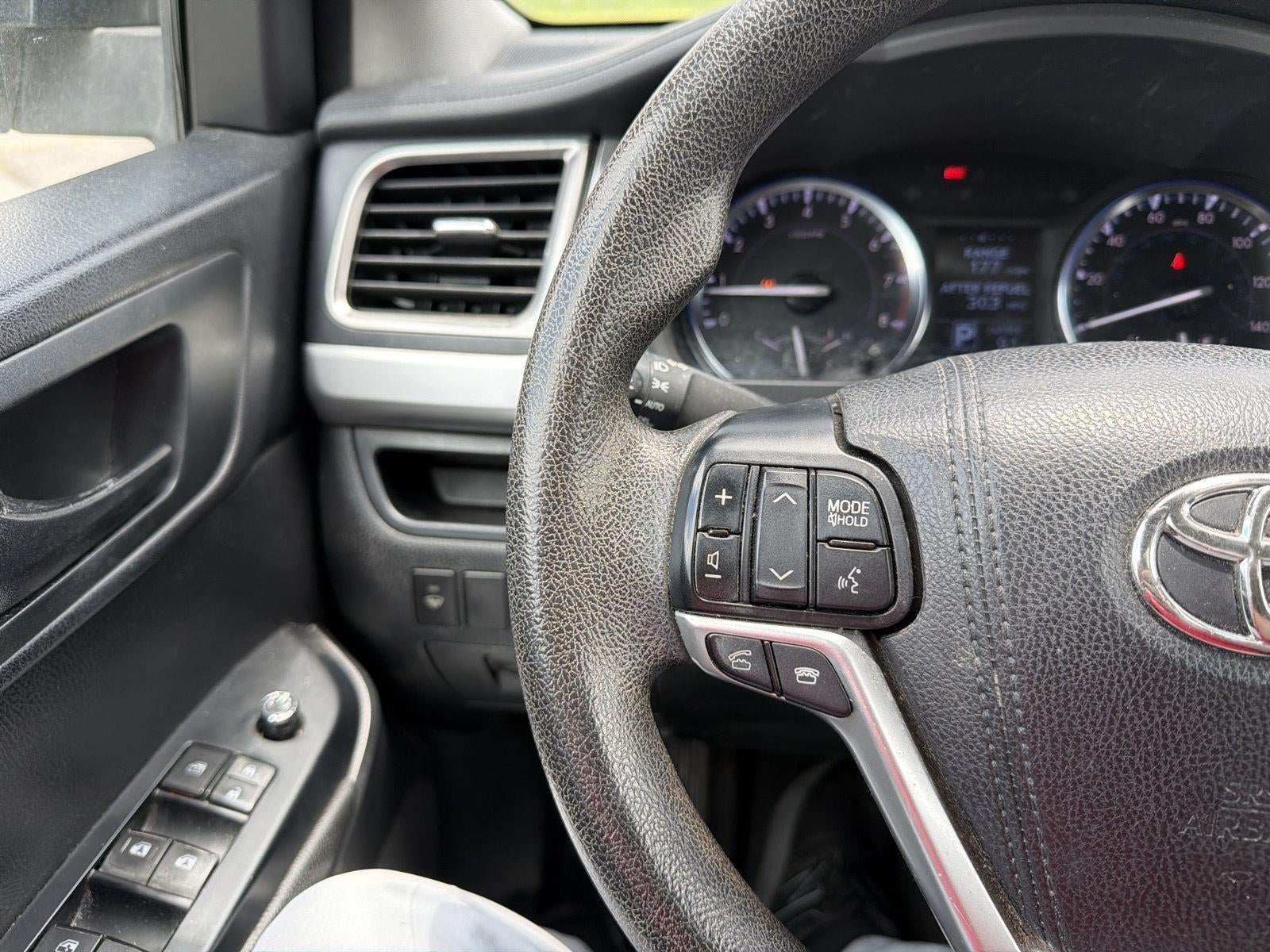 2015 Toyota Highlander LE