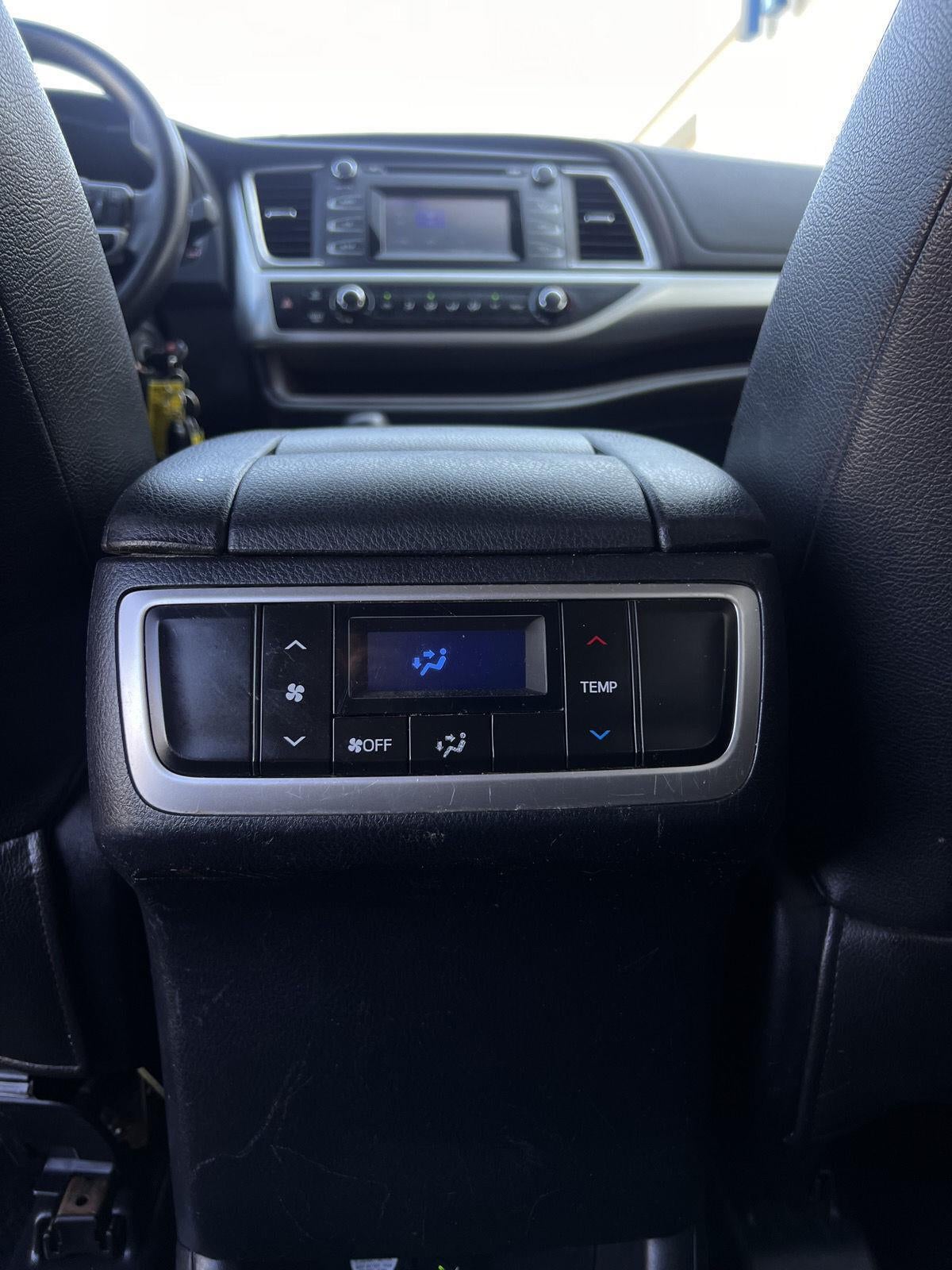 2015 Toyota Highlander LE