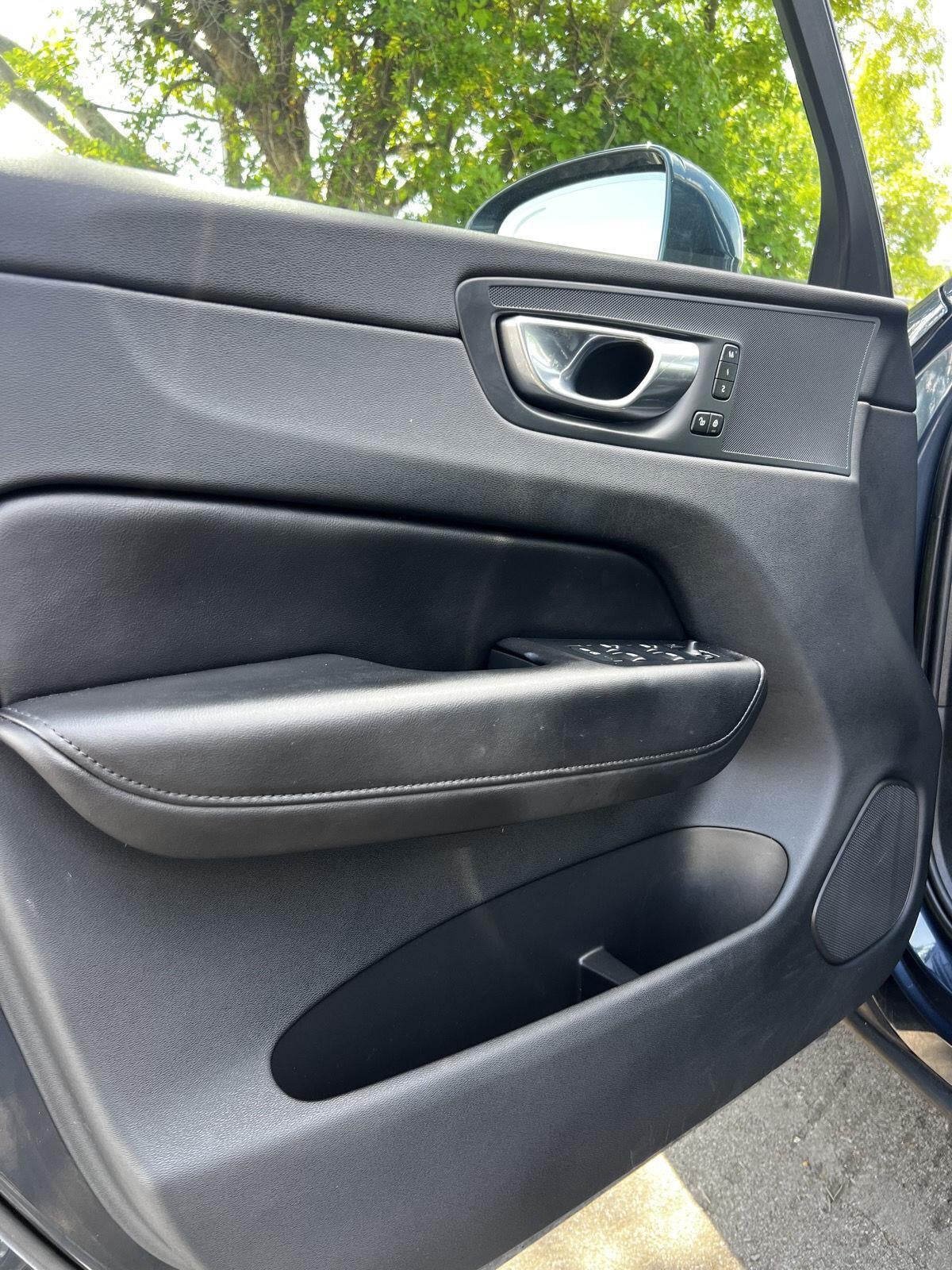 2023 Volvo XC60 Plus Bright Theme