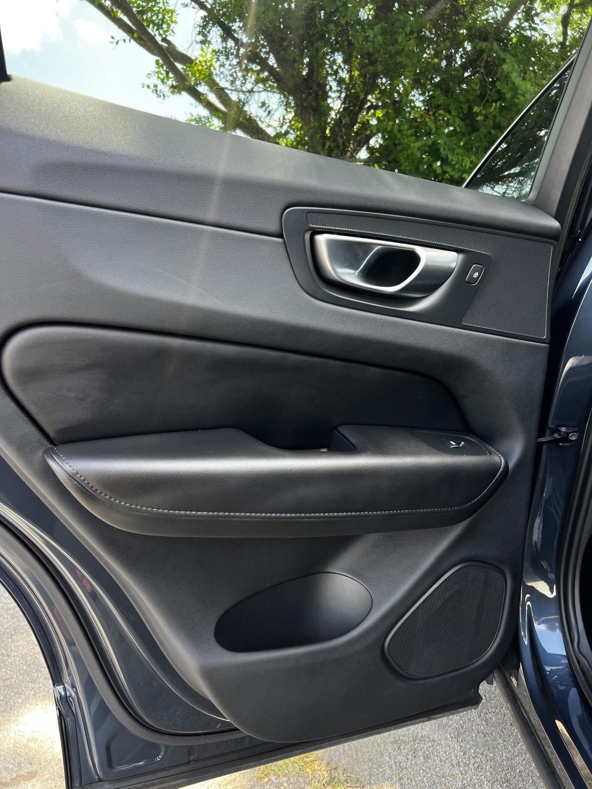 2023 Volvo XC60 Plus Bright Theme