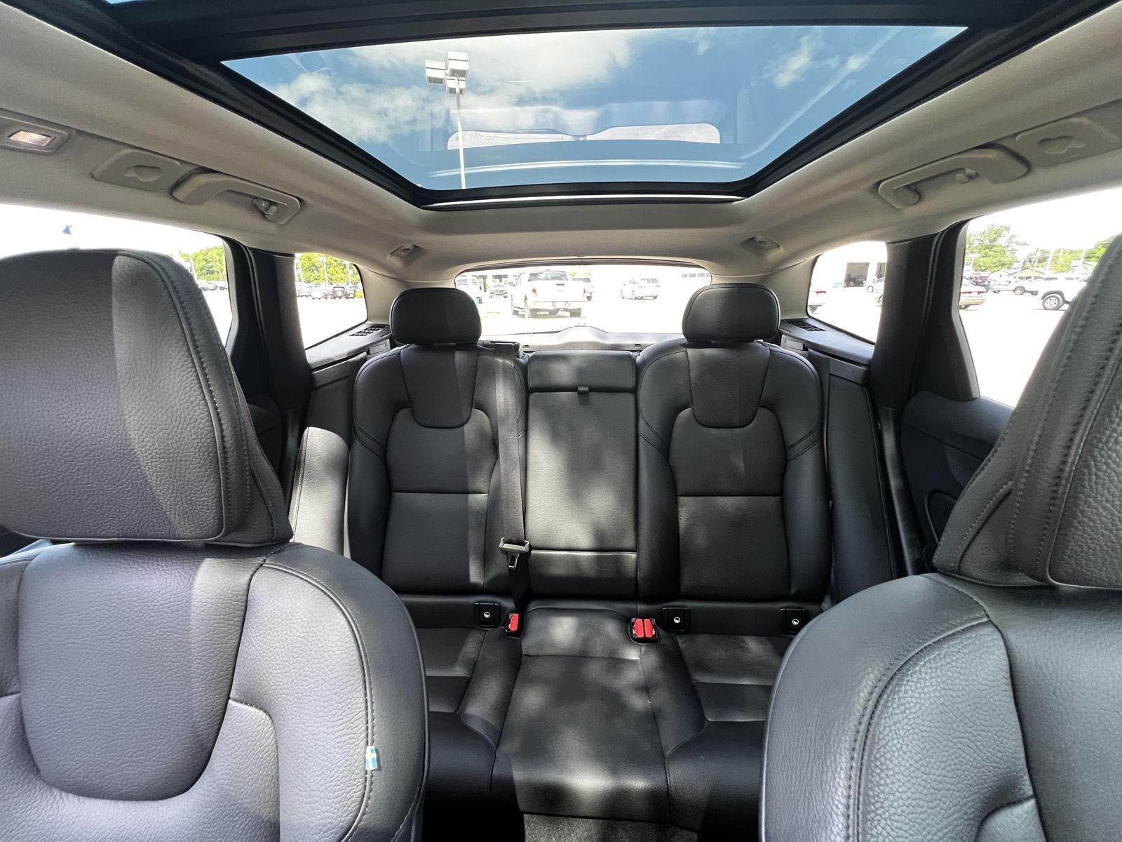 2023 Volvo XC60 Plus Bright Theme