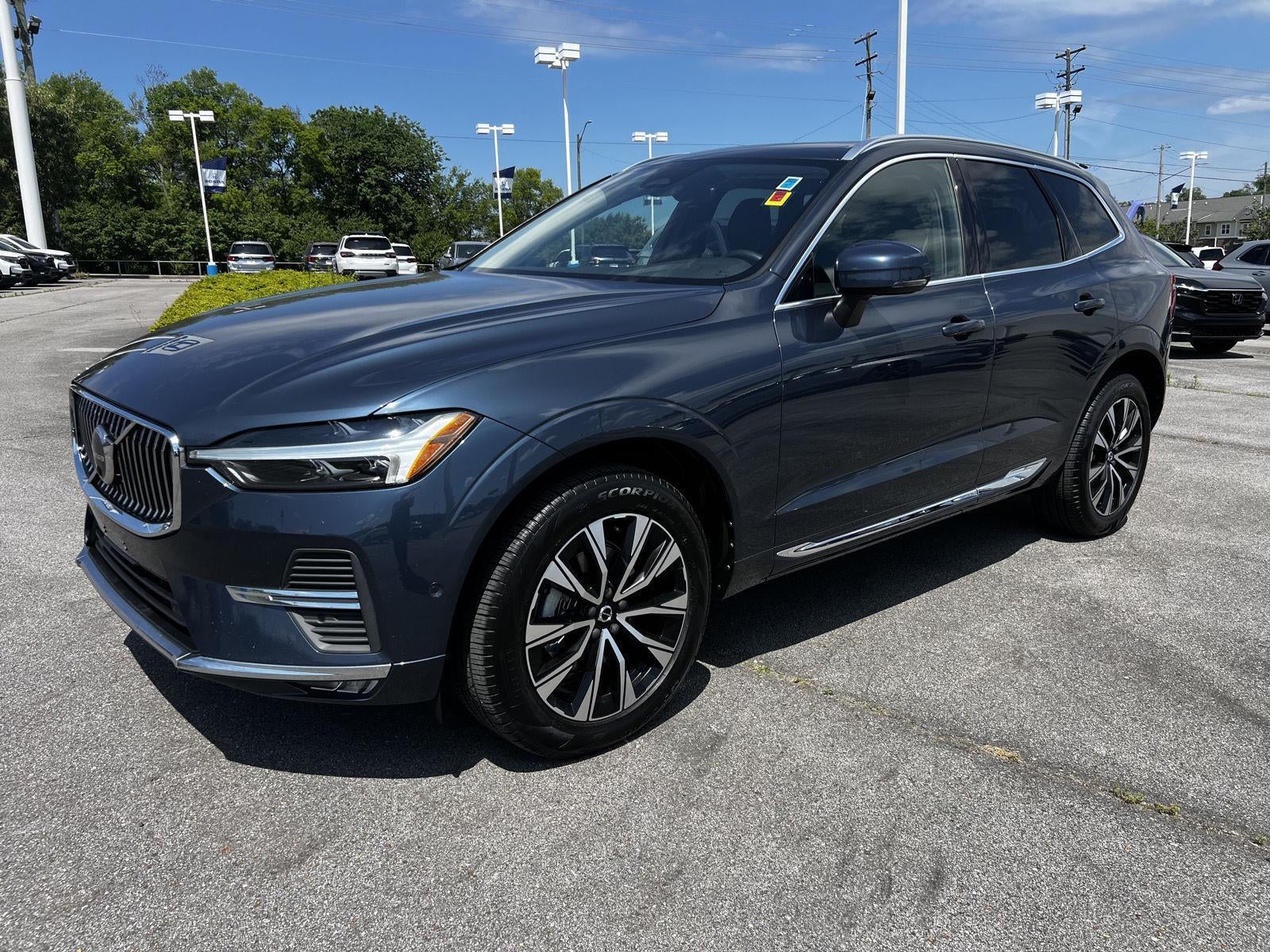 2023 Volvo XC60 Plus Bright Theme