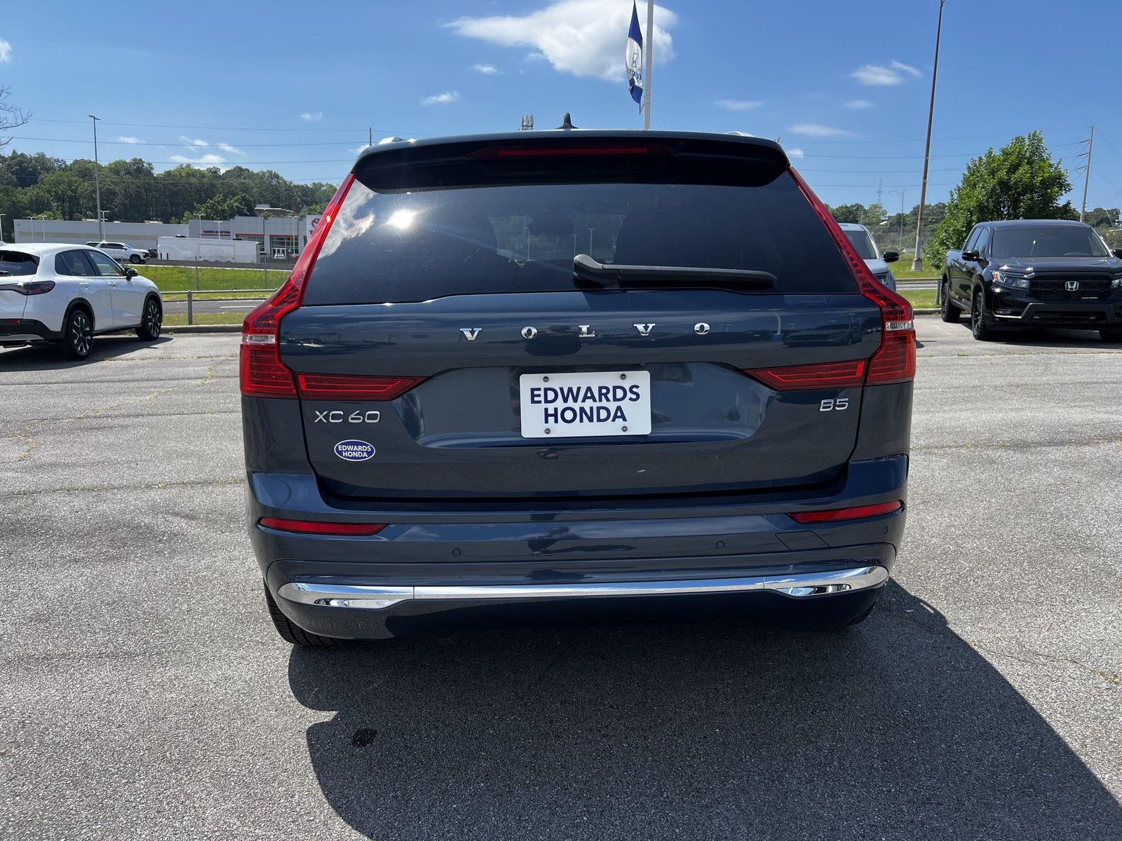 2023 Volvo XC60 Plus Bright Theme
