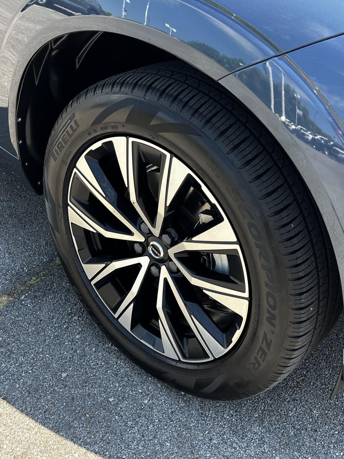 2023 Volvo XC60 Plus Bright Theme