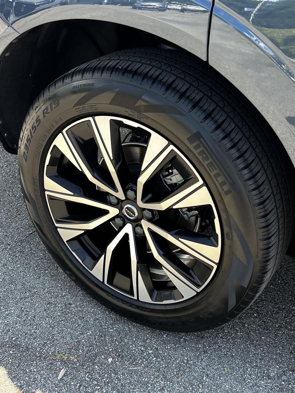2023 Volvo XC60 Plus Bright Theme