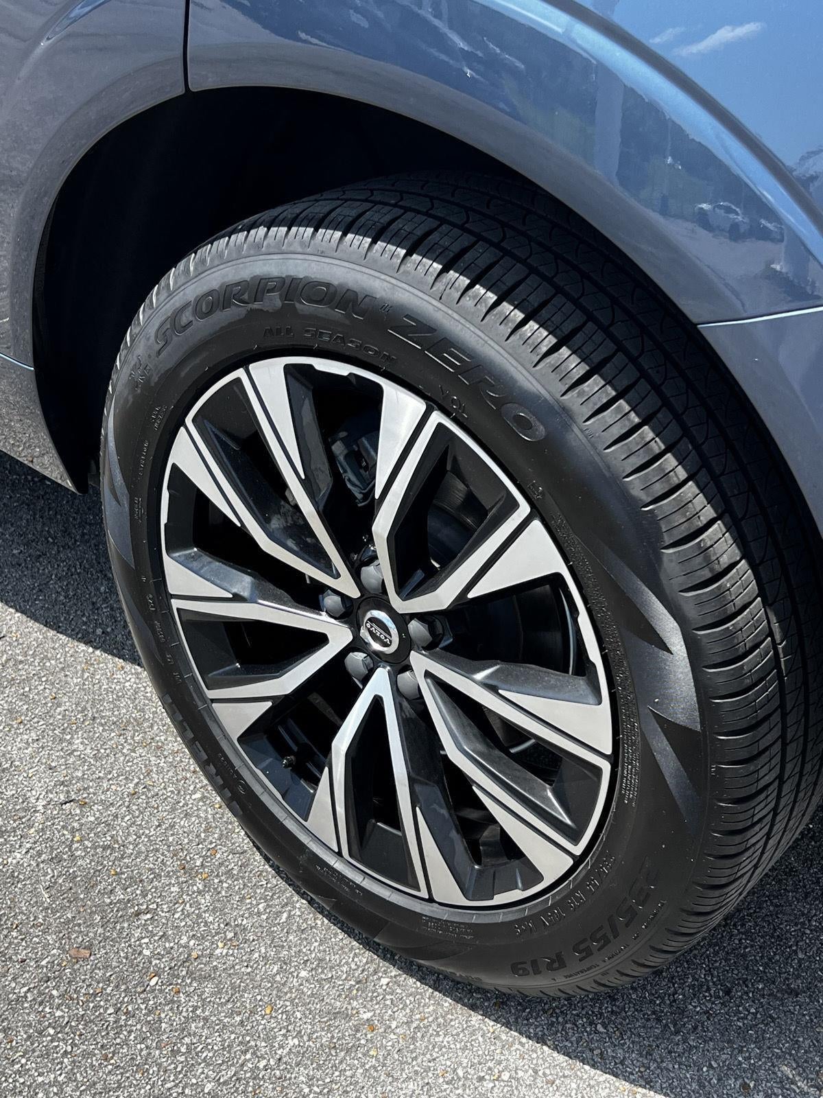 2023 Volvo XC60 Plus Bright Theme