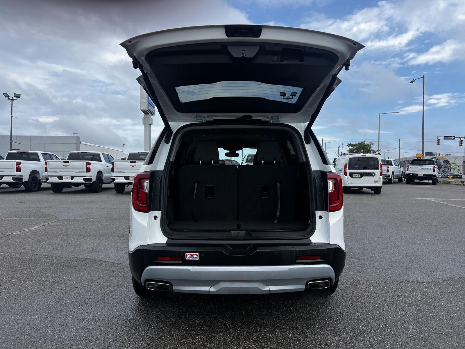 2023 GMC Acadia SLT