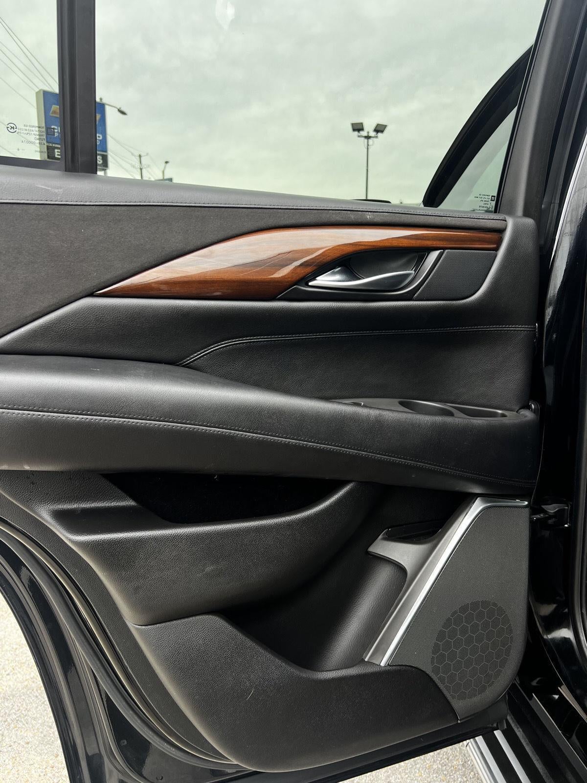 2017 Cadillac Escalade Luxury