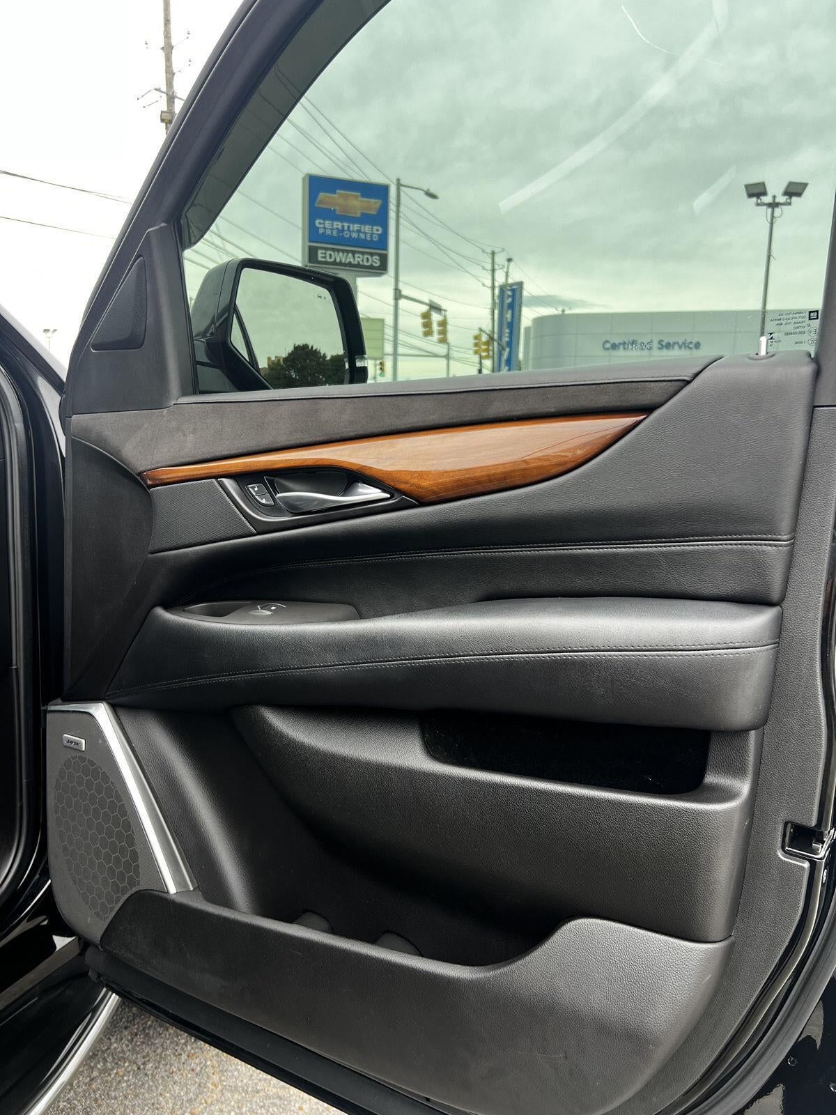 2017 Cadillac Escalade Luxury