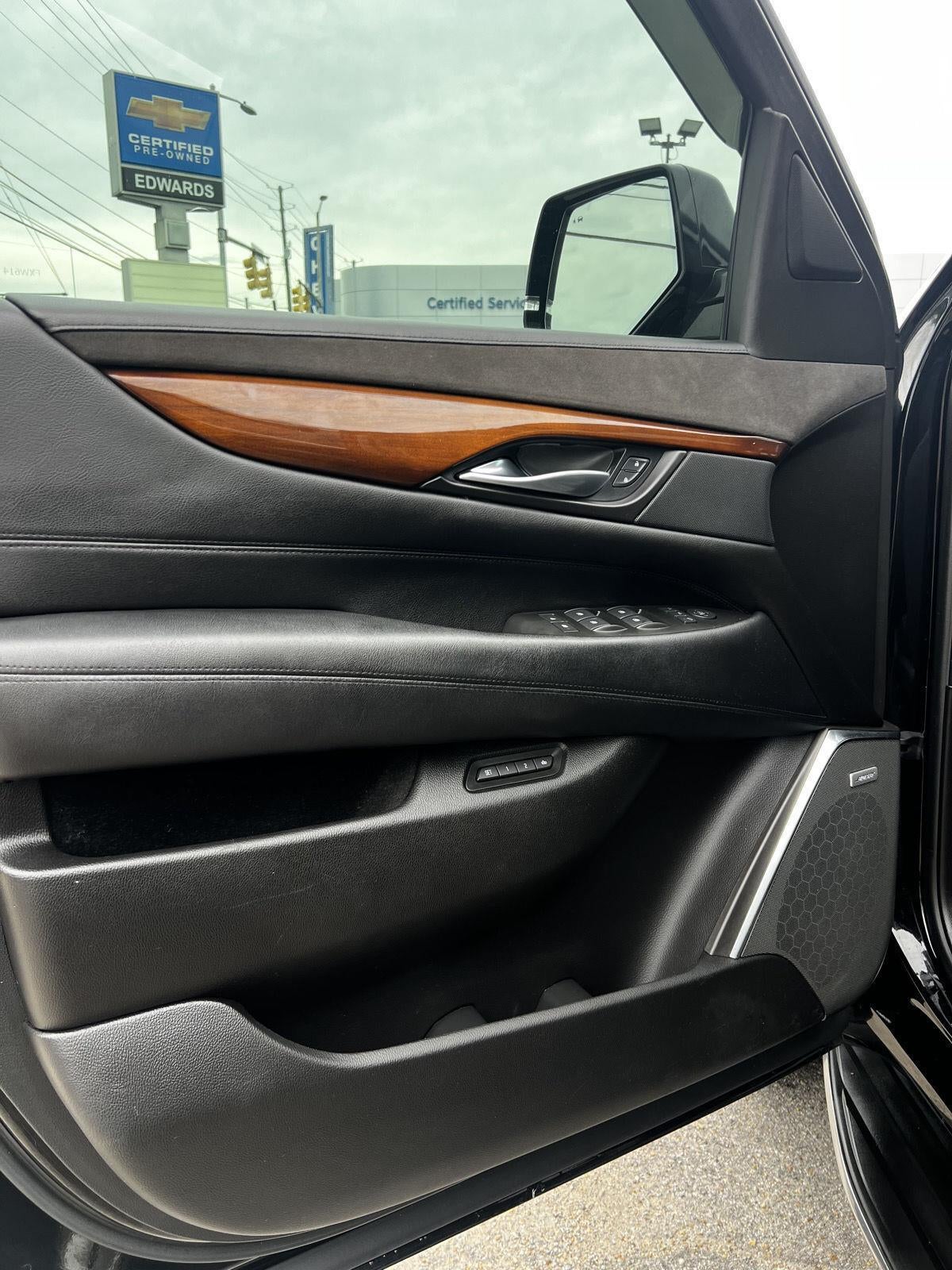 2017 Cadillac Escalade Luxury