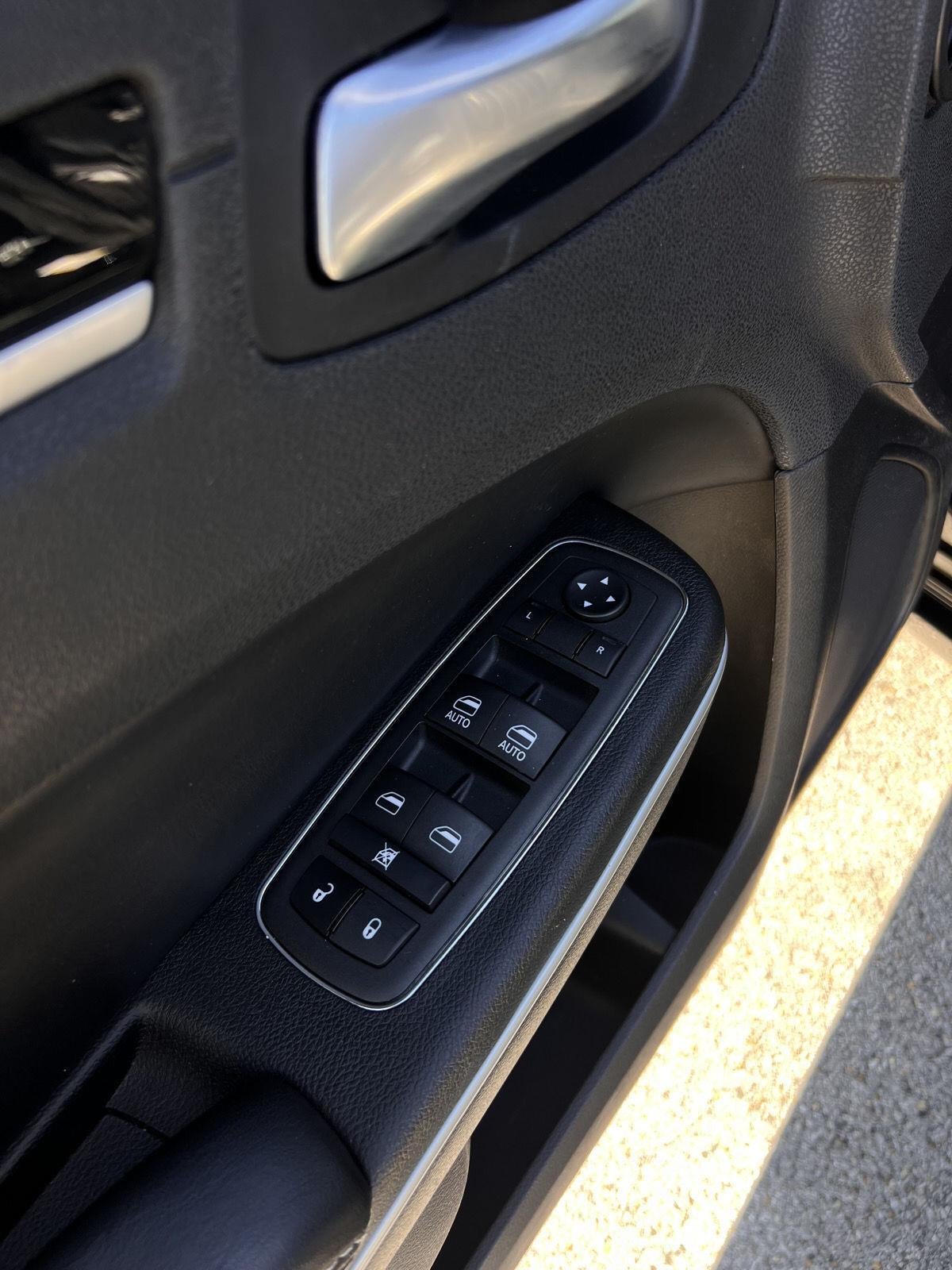 2023 Chrysler 300 300S