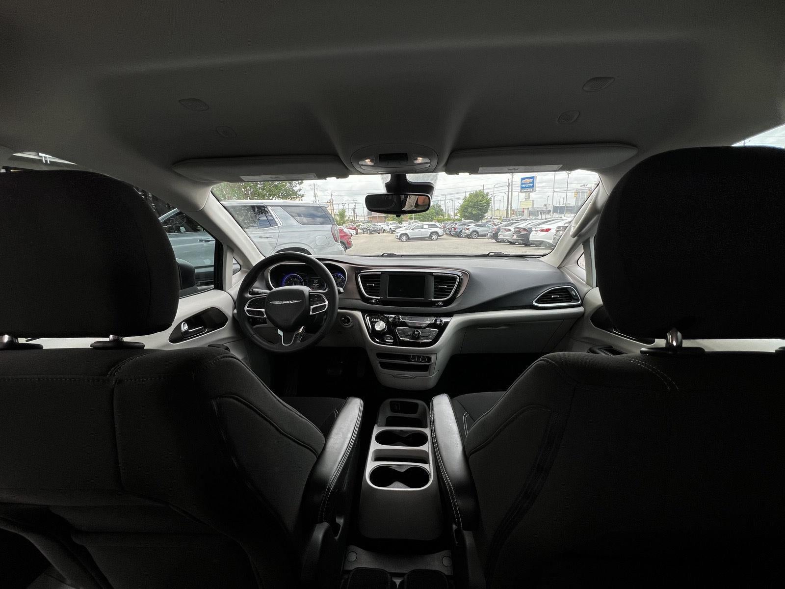 2023 Chrysler Voyager LX